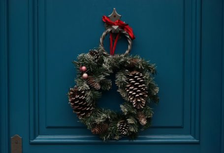 Season Calendar - green and brown christmas wreath