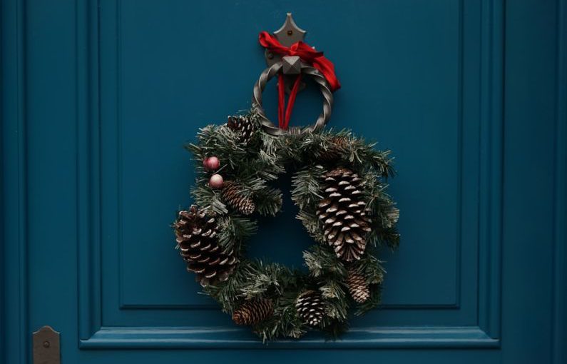 Season Calendar - green and brown christmas wreath